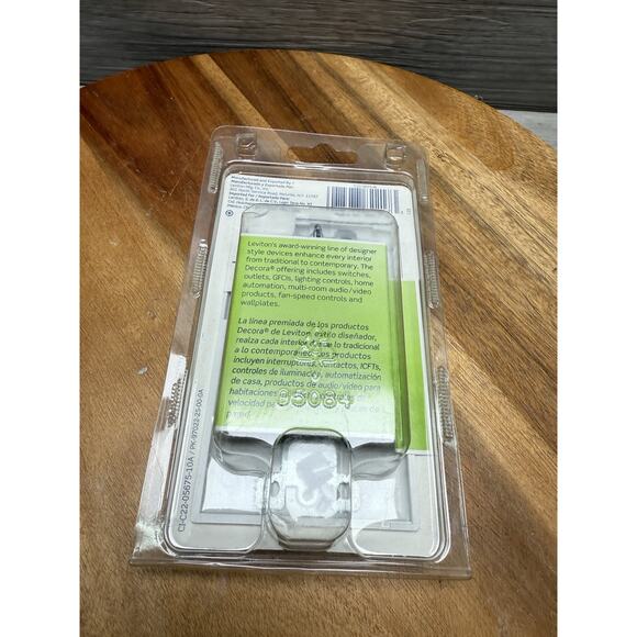 Leviton Outlets Lot Of 5 - White - Picture 3 of 7